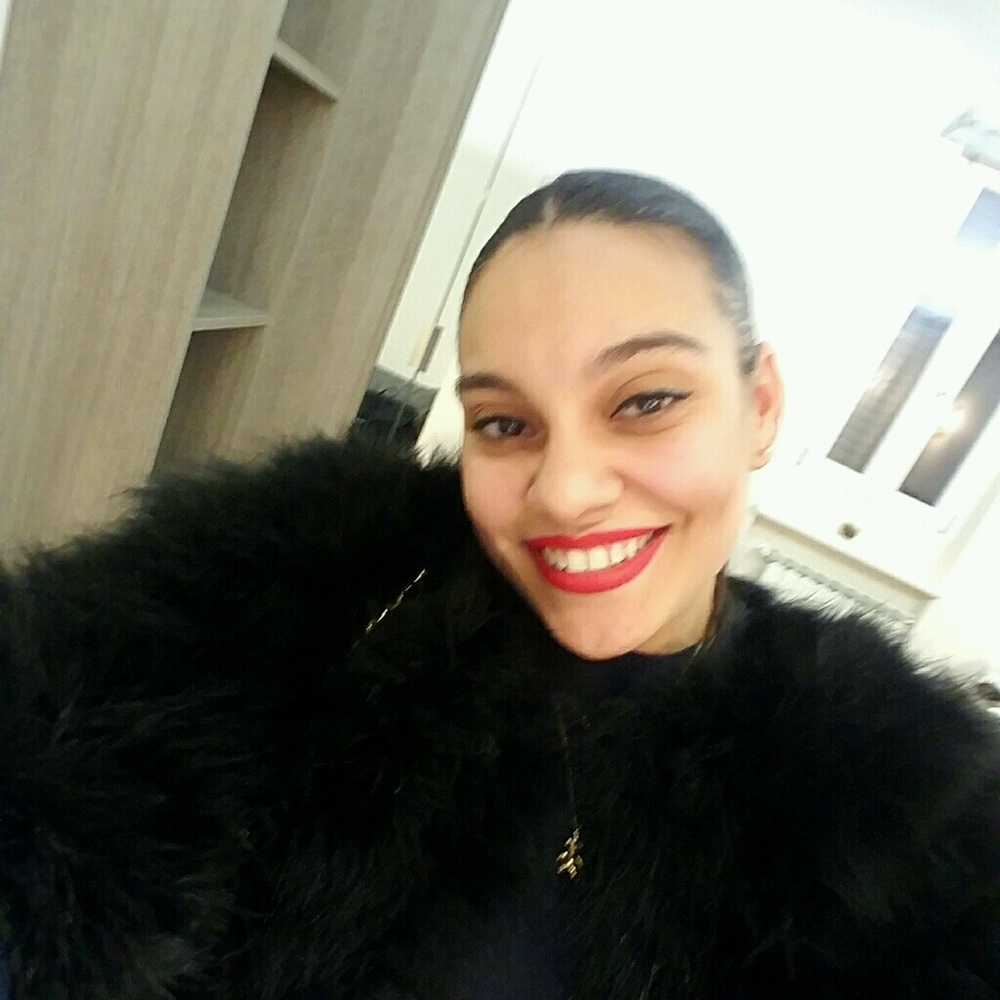 Meet your Posher, Junnette